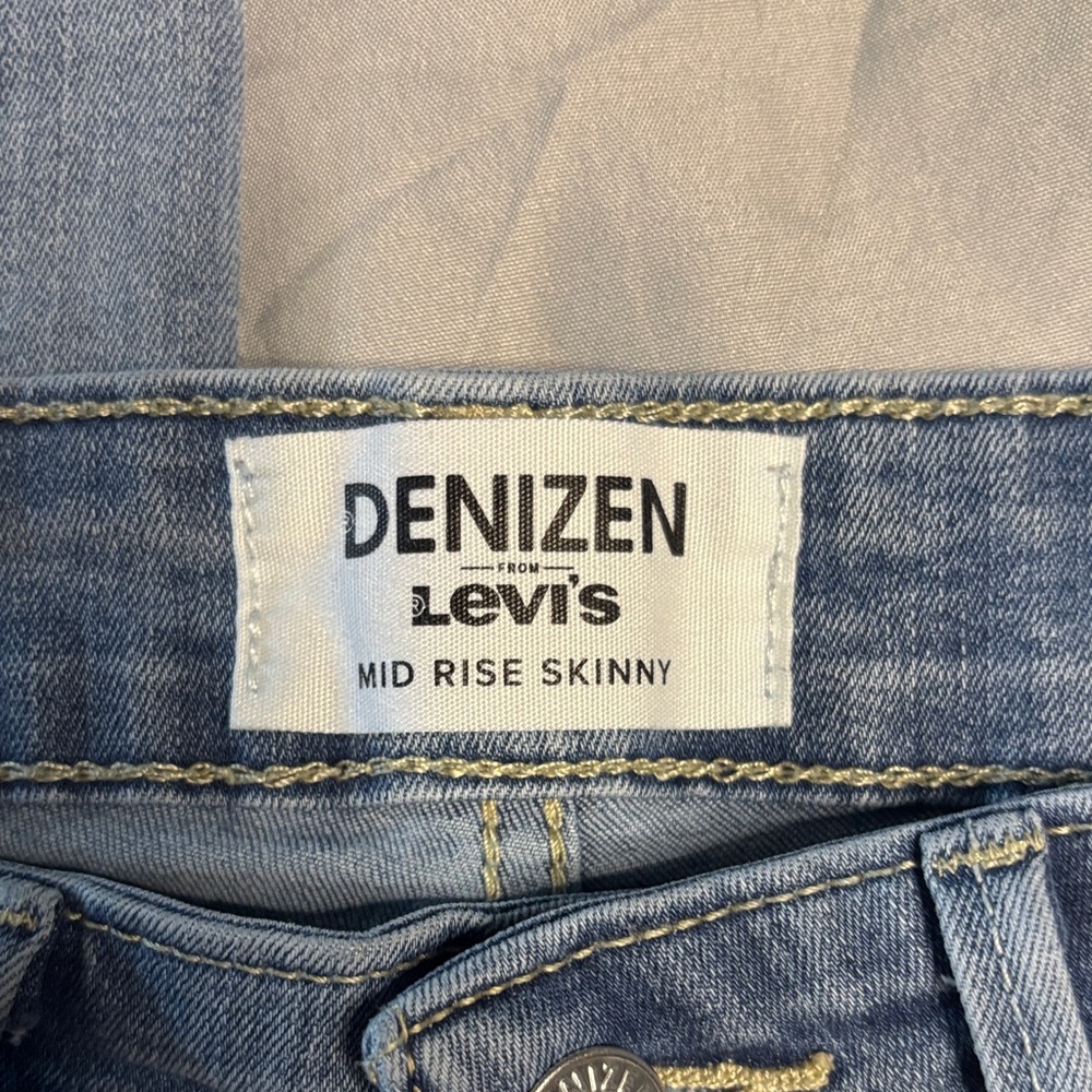 Denizen Levi’s Women’s Light Wash Mid Rise Skinny Jeans - Picture 2 of 7